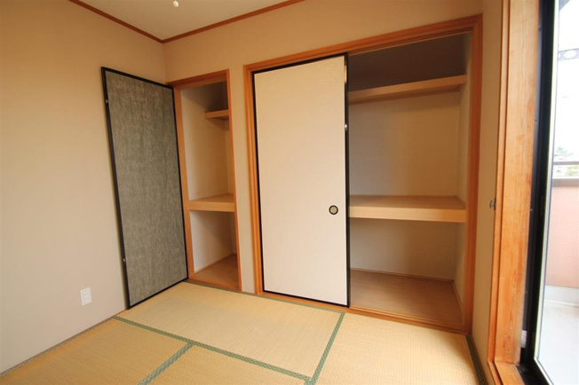 別の部屋の写真となりますので、現況優先となります。