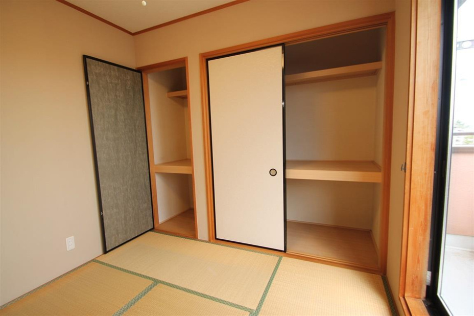 別の部屋の写真となりますので、現況優先となります。