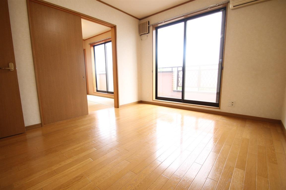 別の部屋の写真となりますので、現況優先となります。