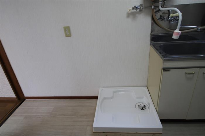 室内洗濯機置場付きで、日々の洗濯も捗ります。