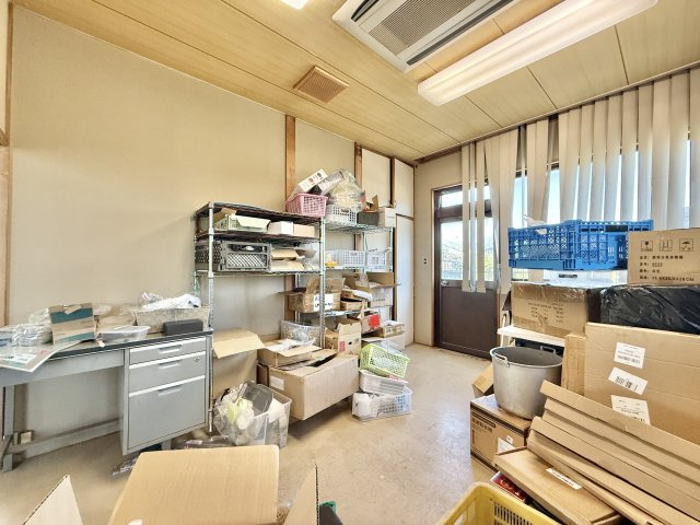 山梨市東　売倉庫【内装】
