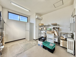 山梨市東　売倉庫【内装】