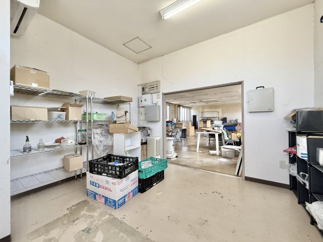 山梨市東　売倉庫【内装】