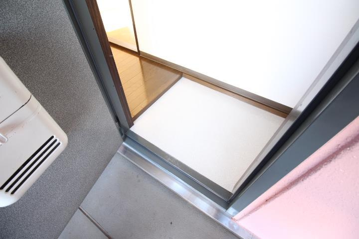 玄関も明るいです☆