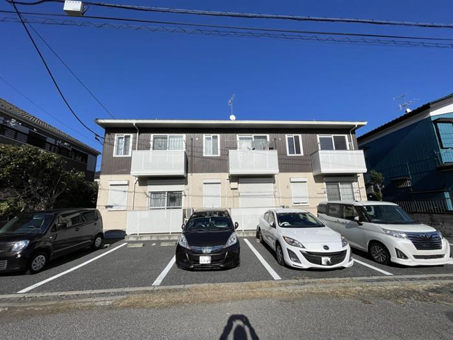 お部屋の窓から見える駐車場