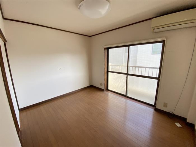 南側バルコニーに面したお部屋です