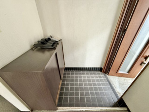 甲府市宝2丁目　事務所付住宅【玄関】2階玄関