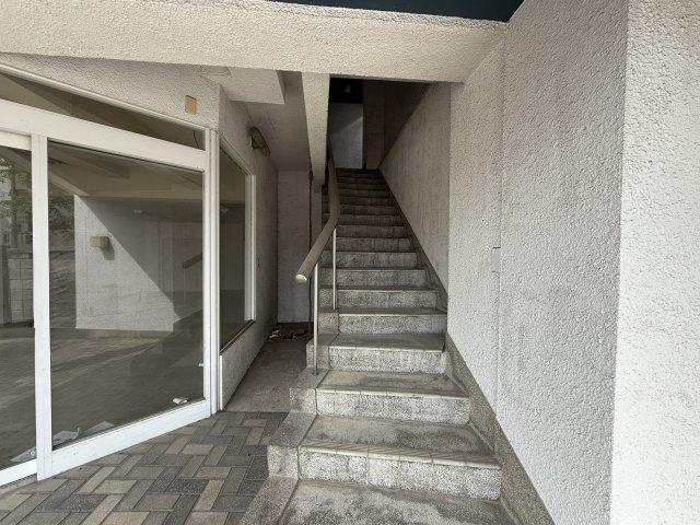 甲府市宝2丁目　事務所付住宅【その他】1階階段