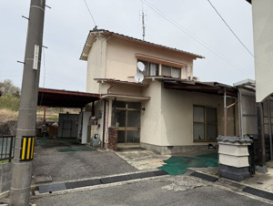 西条町寺家　古家付土地【前面道路含む現地写真】