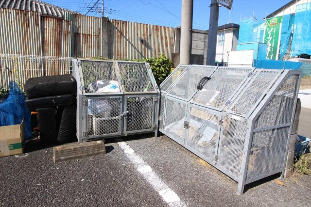 敷地内ゴミ捨て場有り