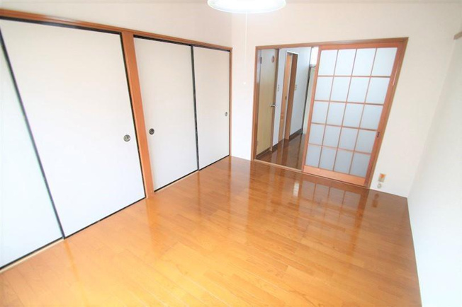 白い壁紙ですっきりと見えます