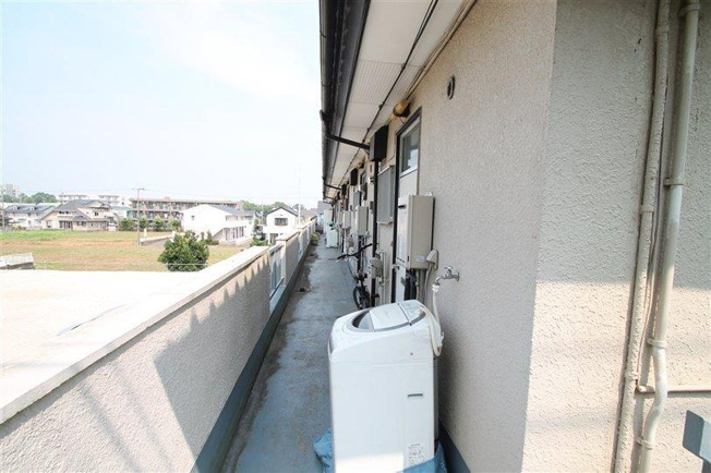 洗濯機置き場は通路側です（写真は2F)