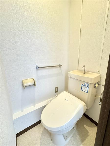 温水洗浄便座付きです