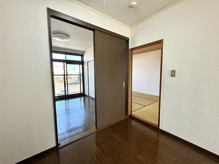 キッチンから見た室内です