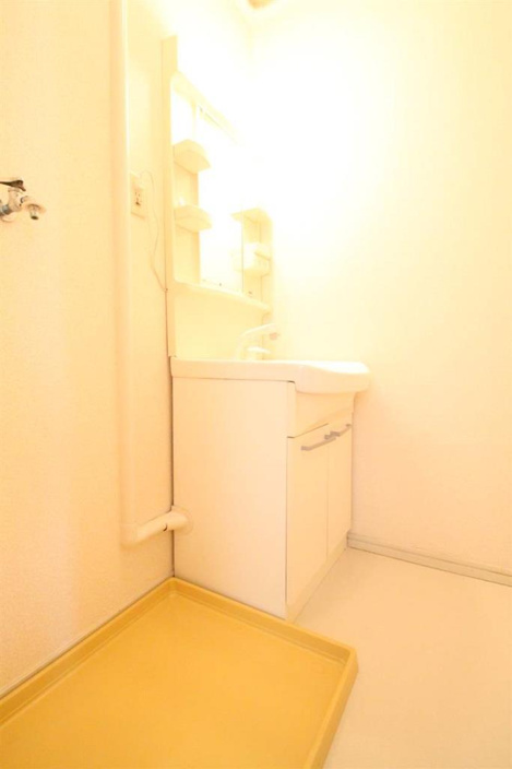 朝の準備に便利な独立洗面台