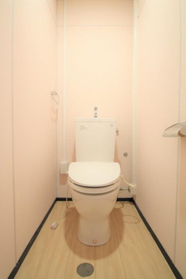 温水洗浄便座付きのトイレになります。