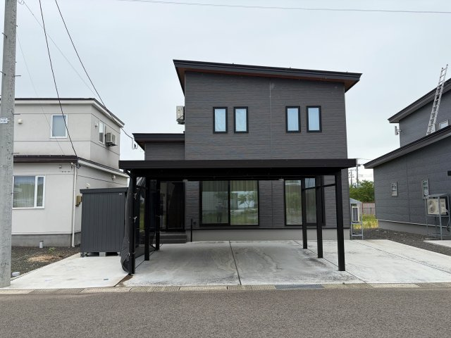 横手市赤坂字上後野中古戸建住宅【外観】物件の外観です。シンプルでモダンな外観です。