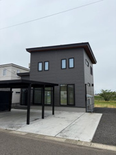 横手市赤坂字上後野中古戸建住宅【外観】カーポート付きで雨に濡れる事なくおうちに入れます。