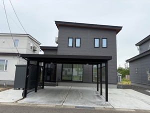 横手市赤坂字上後野中古戸建住宅【外観】おしゃれな外観です