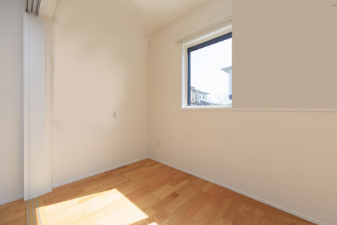 SUNCOURT　小倉南区横代北町2丁目【内観：施工例】1階3.0帖。奥に自由自在に活用できるSTORAGEルーム完備！