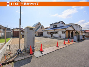 SUNCOURT　小倉南区横代北町2丁目【前面道路含む現地写真】交通量も少ないので駐車場の出し入れ楽々です。