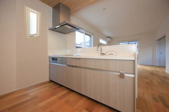 SUNCOURT　小倉南区横代北町2丁目【内観：施工例】天板とシンクに人造大理石を使用。耐熱性、耐久性に優れたキッチン。