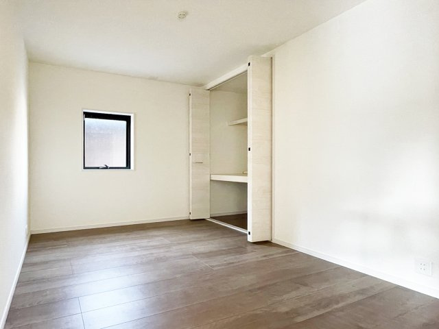 LIVELE GARDENS 小倉南区上曽根第三【内観：施工例】2階6帖の洋室です。STORAGE完備！（施工例）