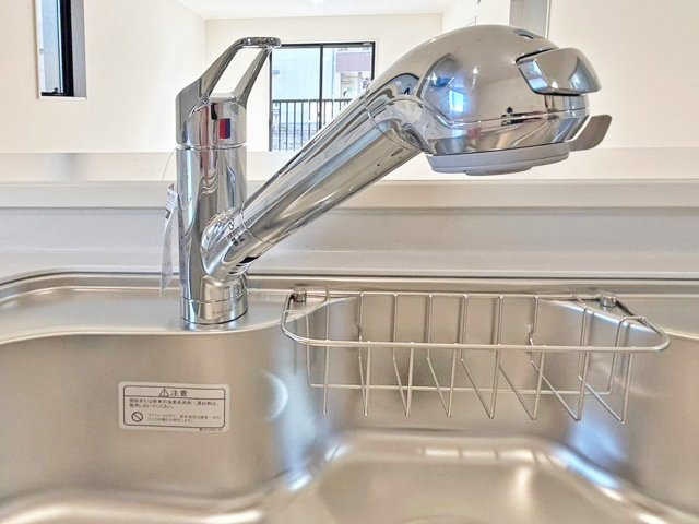 LIVELE GARDENS 小倉南区上曽根第三【設備】浄水器内蔵型ハンドシャワー