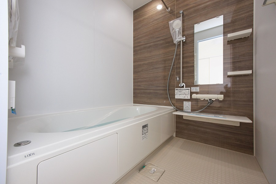 SUNCOURT　若松区宮丸1丁目【内観：施工例】４時間後でも温度変化は2.5℃以下。保温性に優れた浴槽
