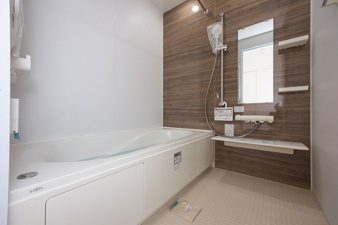 SUNCOURT　若松区宮丸1丁目【内観：施工例】４時間後でも温度変化は2.5℃以下。保温性に優れた浴槽

