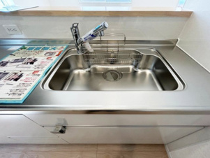 CRADLE GARDEN 北九州市若松区鴨生田第1【内観：施工例】浄水器一体型のハンドシャワーで、お湯も水も浄水可能です。