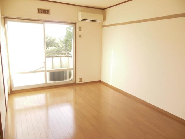 エアコンは１台設備で付いてます！！