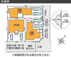 こちらの区画図は全体の配置や駐車スペースの広さが一目でわかるように計画されています。前面道路は約5.5m幅で車両の出し入れもスムーズです。全体の土地利用がわかりやすく参考になります。