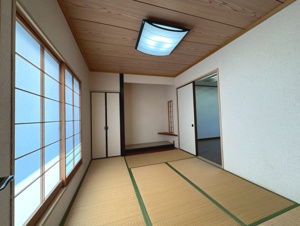 山科区西野山中臣町【和室】
