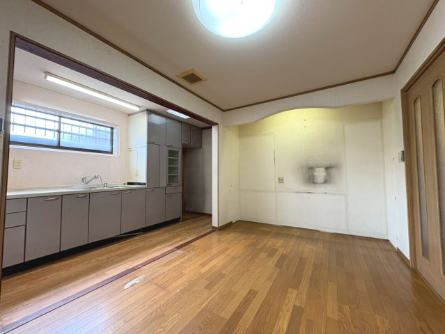 山科区西野山中臣町【居間・リビング】