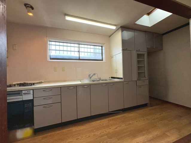 山科区西野山中臣町【キッチン】