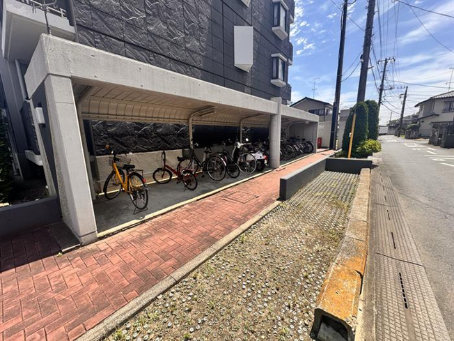屋根付きの駐輪場です