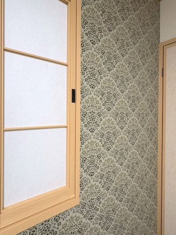 『太秦天神川駅』歩４分の美宅物件【内装】1階和室。一面にはお洒落な和風クロス張りです。