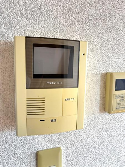 来訪者の確認が出来るTVモニターホン付です！