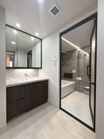 イーグルコート京都二条【独立洗面台】
