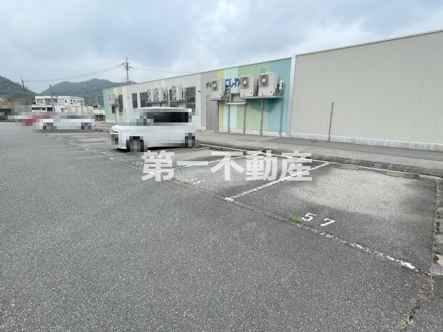 西脇市黒田庄町津万井のアパート【駐車場】