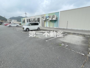 西脇市黒田庄町津万井のアパート【駐車場】