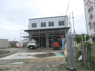 建築中