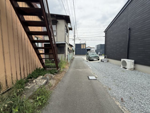 甲府市和戸町　上物付土地【前面道路含む現地写真】