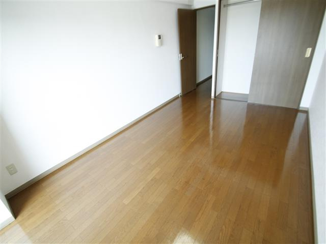 奥行きを感じる室内です