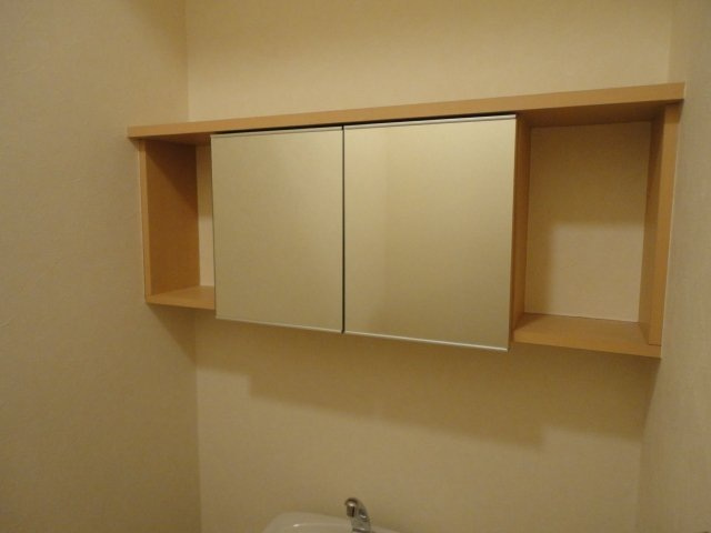 鏡付トイレ収納