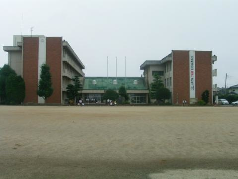 石岡市立石岡中学校 0.6km