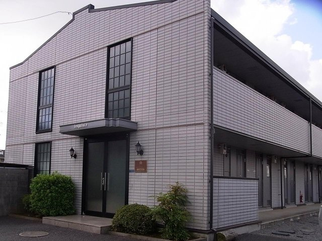 1階玄関前は砂利なので安心♪