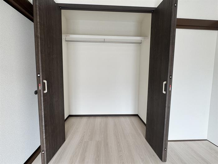 奥行のある収納で使い勝手良いです。