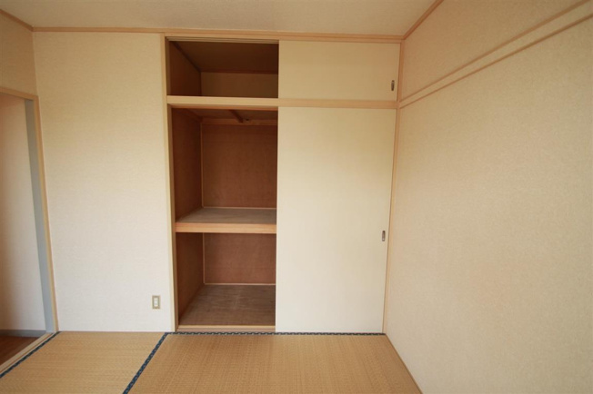 和室の収納もたっぷりあります